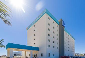 Hotel Aeropuerto Los Cabos allows 18 year olds to book a room