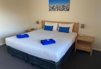 Comfort Inn Bishops Lodge allows 18 year olds to book a room