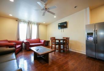 Elegant 4BR Condo in Downtown has Balcony rooms