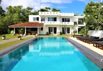 Villa Kaya Guest House has Balcony rooms