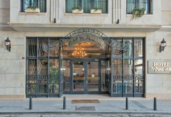 Hotel The Pera Hill has Smoking/Balcony rooms