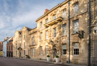 Vanbrugh House Hotel allows 18 year olds to book a room