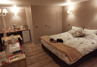 LA RIVIERE DU BIEN ETRE has Balcony rooms