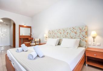 Yianna Studios allows 18 year olds to book a room