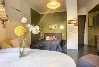 Un Appart en Ville allows 18 year olds to book a room