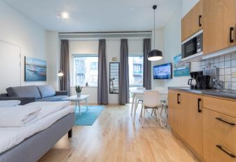 ApartDirect Hammarby Sj  stad has Balcony rooms