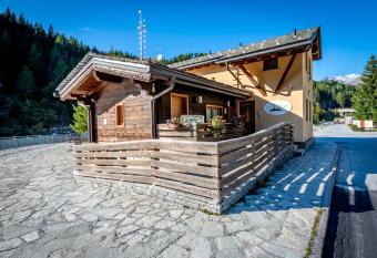 For Rest allows 18 year olds to book a room