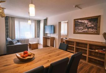 Pension Rainer has Balcony rooms