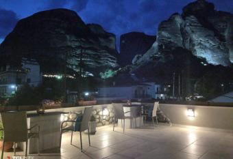 Oikia guesthouse has Balcony rooms