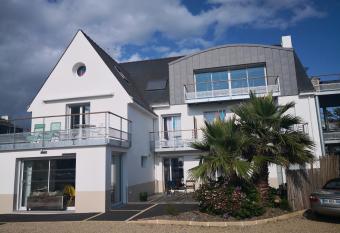 Hotel L Ancre d or allows 18 year olds to book a room