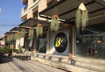 Best Bed Suvarnabhumi Hostel has Balcony rooms