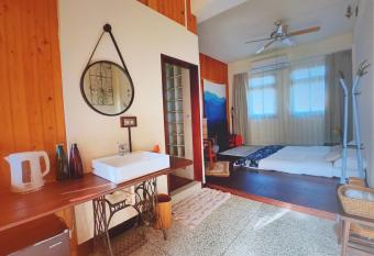             blank slate B&B-                         has Balcony rooms