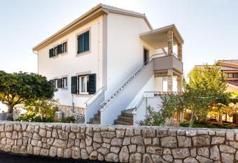 Apartment Anton has Balcony rooms