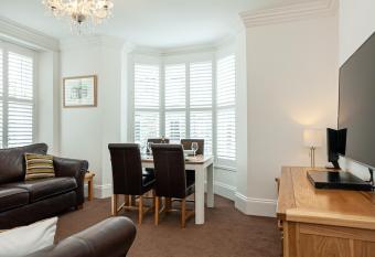 Large Keswick appt parking allows 18 year olds to book a room