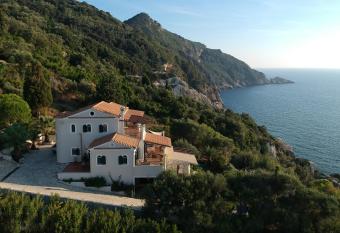 Villa Plaka allows 18 year olds to book a room