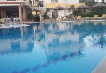 Summer Days has Balcony rooms