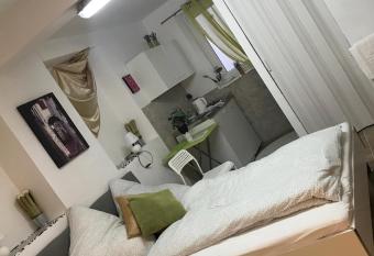 M & E Ferienwohnung allows 18 year olds to book a room