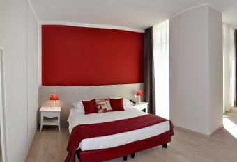 Tullio Hotel has rooms with a private hot tub