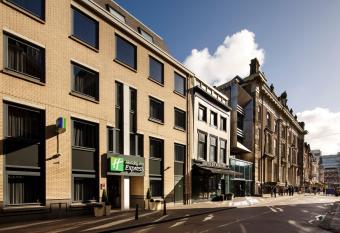 Holiday Inn Express The Hague - Parliament, an IHG Hotel allows 18 year olds to book a room