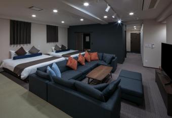 Randor Residence Susukino Suites has rooms with a private hot tub