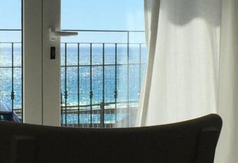    L   alcova delle Sirene    allows 18 year olds to book a room