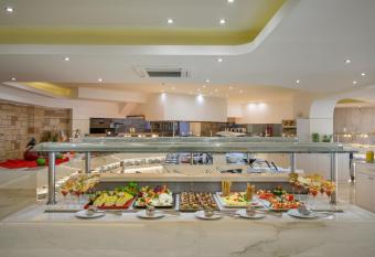 Vantaris Palace has Balcony rooms