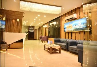 Hotel Oscar has Balcony rooms