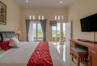 Adhi Jaya Suite has Balcony rooms
