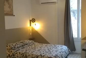 Mauguio Center H  tel allows 18 year olds to book a room