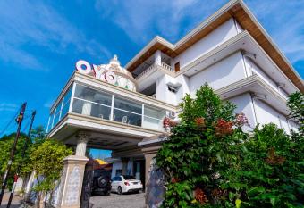 Super OYO Capital O 293 Mutiara Hijau Suites Syariah allows 18 year olds to book a room