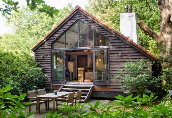 Landgoed Dennenholt - 5 unique holiday homes has Balcony rooms