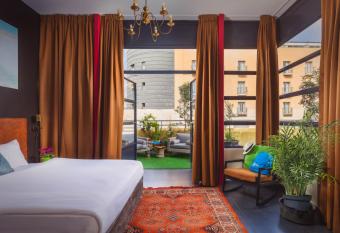 INTA Hotel allows 18 year olds to book a room