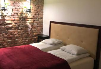 Flores Apartament allows 18 year olds to book a room