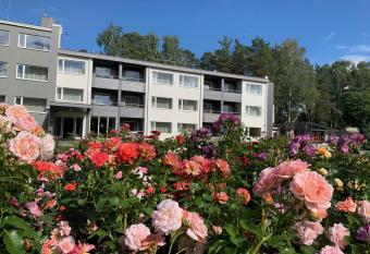 Pine Resort allows 18 year olds to book a room