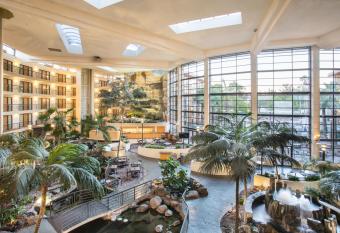 Embassy Suites by Hilton Phoenix Biltmore has Balcony rooms