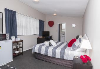 Quiet Boutique Generous Breakfast allows 18 year olds to book a room