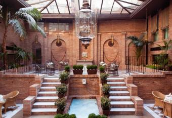 Vincci Albayzin allows 18 year olds to book a room