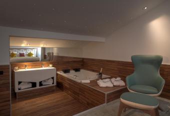 Best Western Plus Comedie Saint Roch allows 18 year olds to book a room