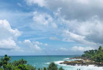 Screw Pine Beach Villa has Balcony rooms