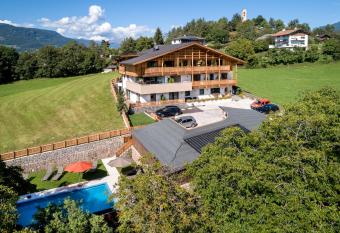 Hotel Garni Mitterstieler has Balcony rooms