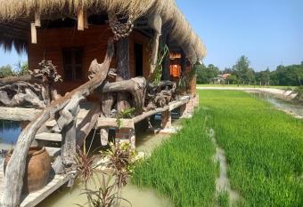 Kakrona Pouk Homestay has Smoking/Balcony rooms