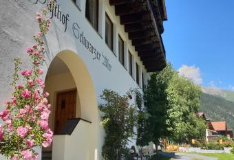 Hotel Schwarzer Adler has Balcony rooms