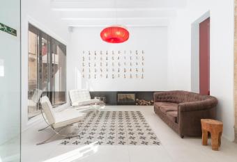 Alcudia Petit - Turismo de Interior allows 18 year olds to book a room