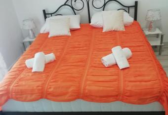 Room Dragica allows 18 year olds to book a room