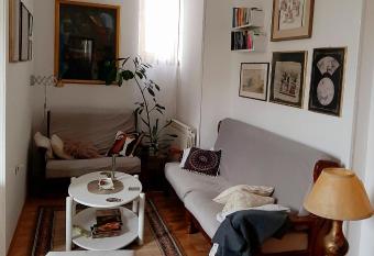 Lovely bright Apartment with Backyard-renovated! has Balcony rooms