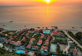 Villaggio Torre Ruffa Robinson has Balcony rooms