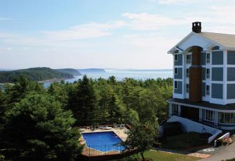 Bluenose Inn - Bar Harbor Hotel has Balcony rooms