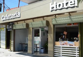 Hotel La Fonda de Charlie allows 18 year olds to book a room