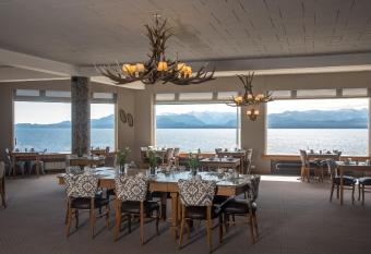 Hotel Tres Reyes allows 18 year olds to book a room