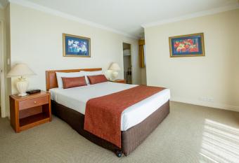 Springwood Tower Apartment Hotel has Balcony rooms